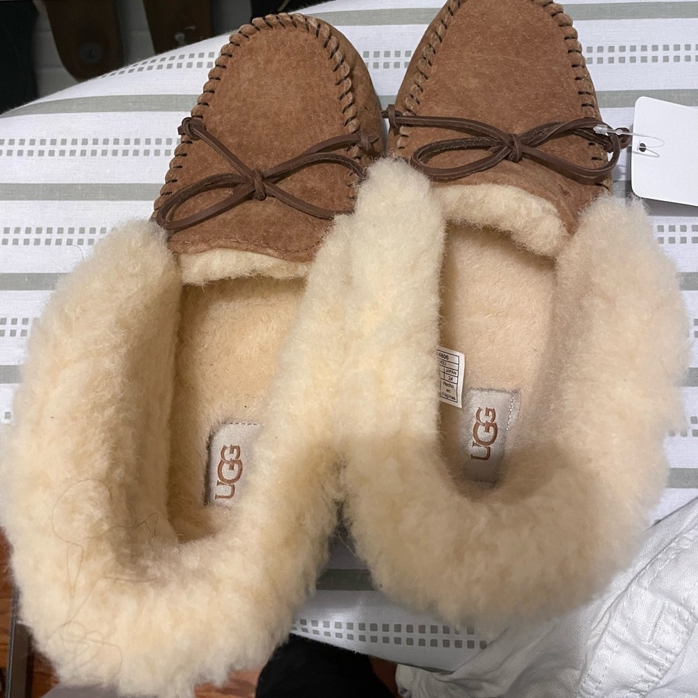 Ugh Women’s Elena Slippers